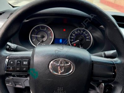 toy_hilux (3)