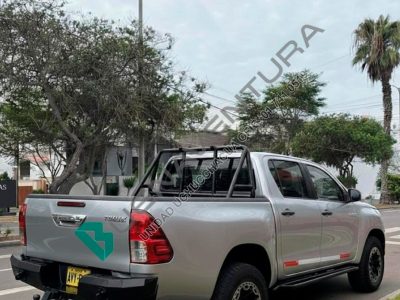 toy_hilux (6)